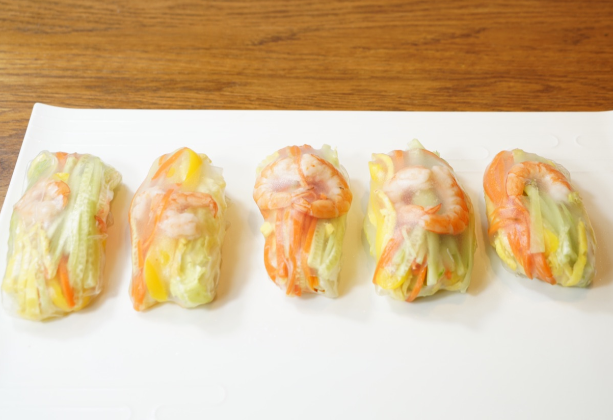 How to assemble shrimp spring rolls in rice paper.