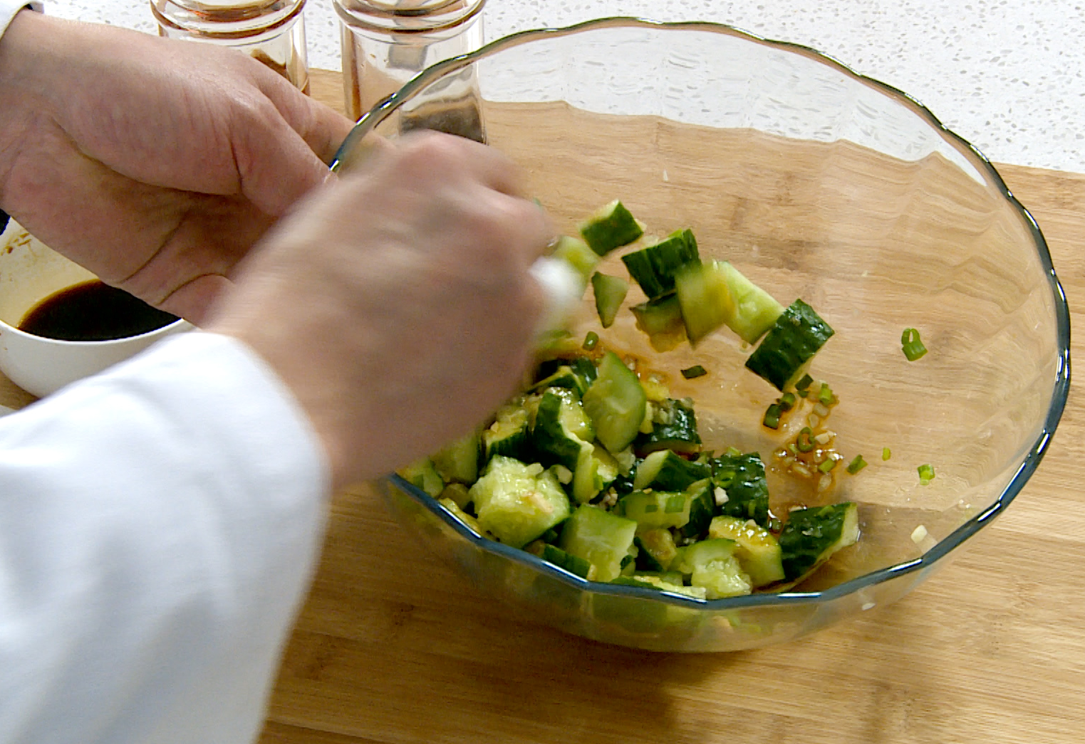 Recipe to assemble salad: cucumber, garlic, green onion, soy sauce, vinegar, sesame oil, sugar.