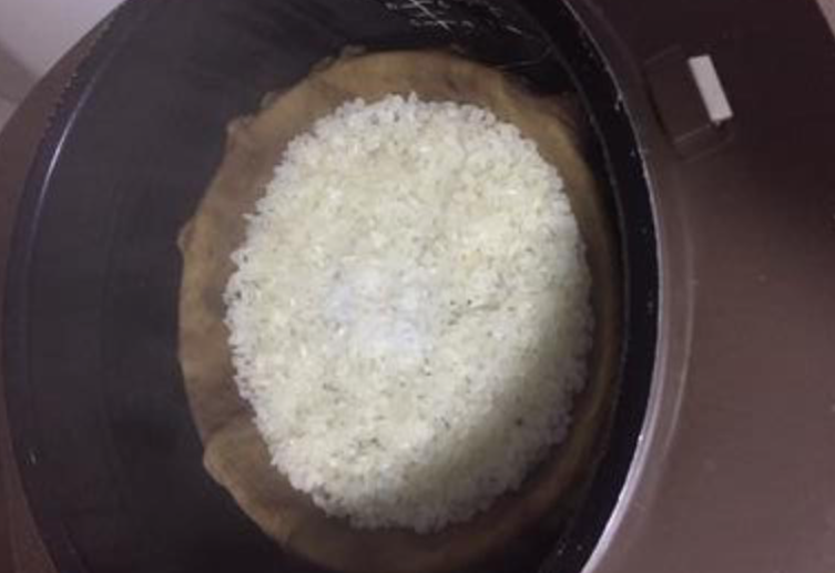 Sticky rice is ready to enjoy after sitting covered for 5 minutes post-cooking.