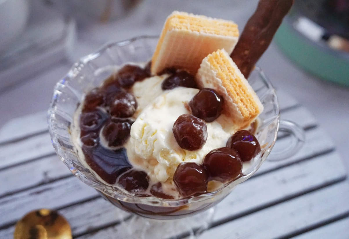 Garnish with cheese wafers and chocolate cookie stick.