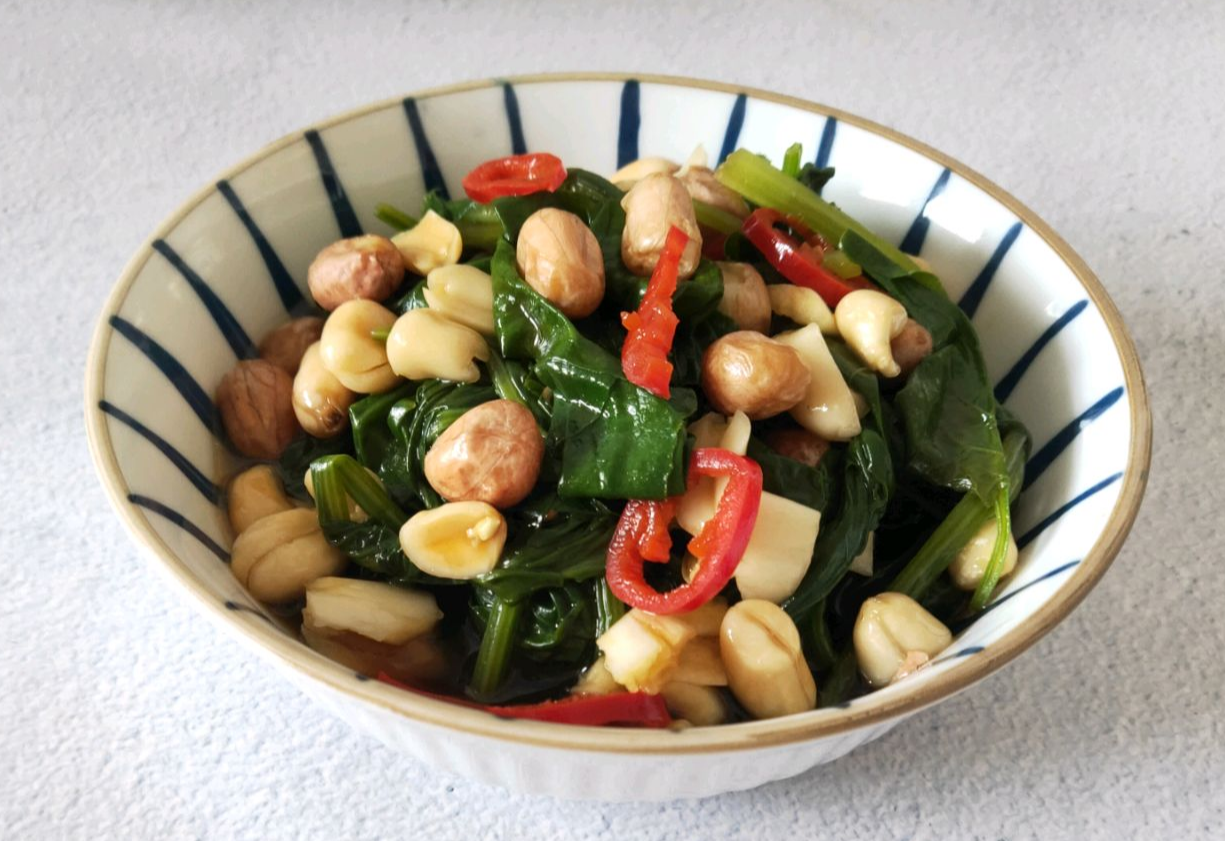 Chinese Spinach and Peanut Salad ready to enjoy! 🥗