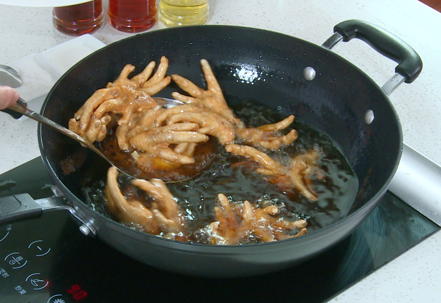 Fry chicken feet until golden crispy and place in cold water.