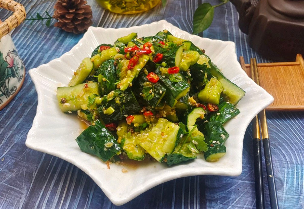 Easy Chinese Cucumber Salad (拍黄瓜)