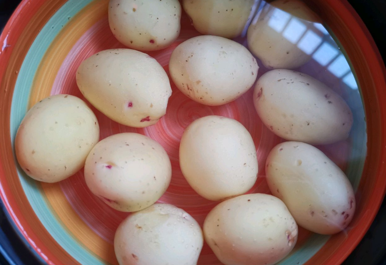 Peel all potatoes in 5-8 minutes.