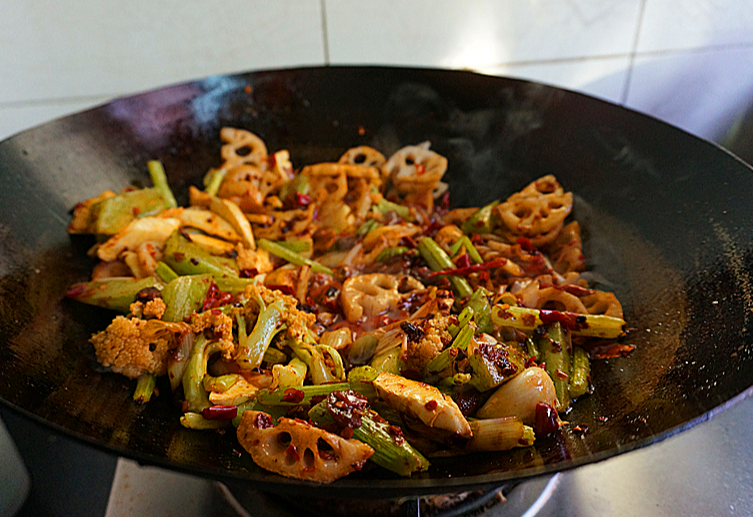 Add lotus root, cauliflower, bamboo shoots, tofu skin, and celtuce to the wok, toss to mix.