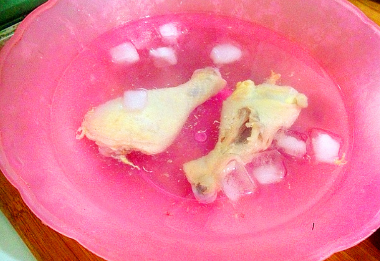 Cooling cooked chicken in ice water keeps it tender and juicy.