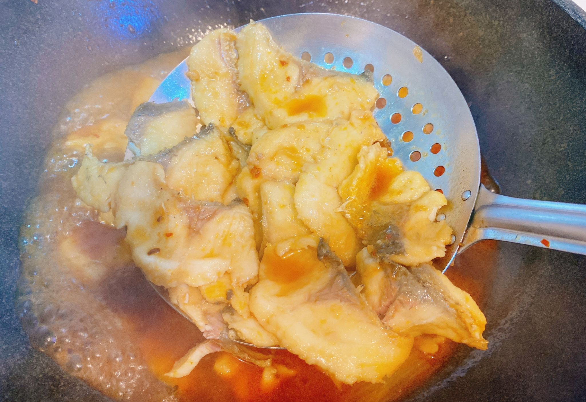 Remove cooked fish slices from pot after 3 minutes of cooking.