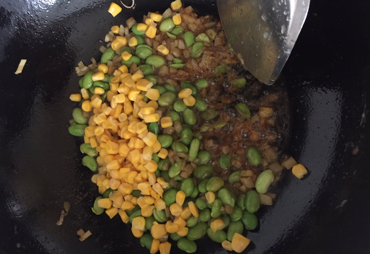 Add 30g cleaned corn kernels and stir into mixture.