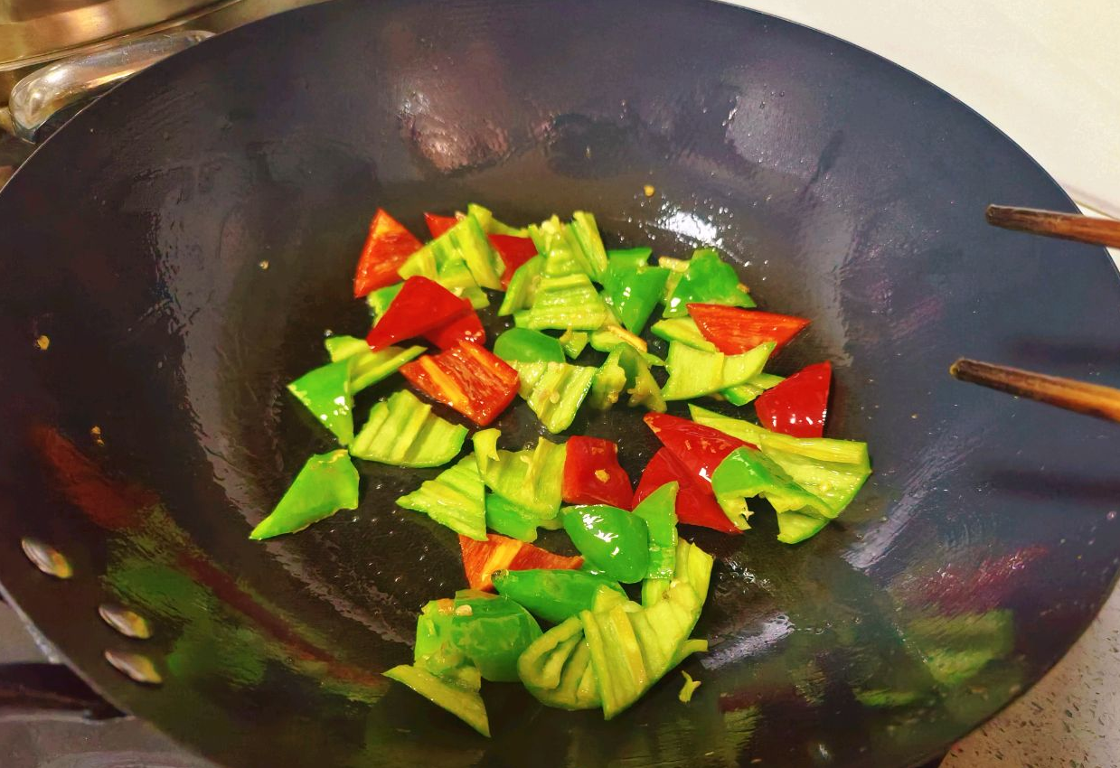 Quick tip: Sautee green and red bell peppers in oil until slightly tender or swap for onions/veggies.