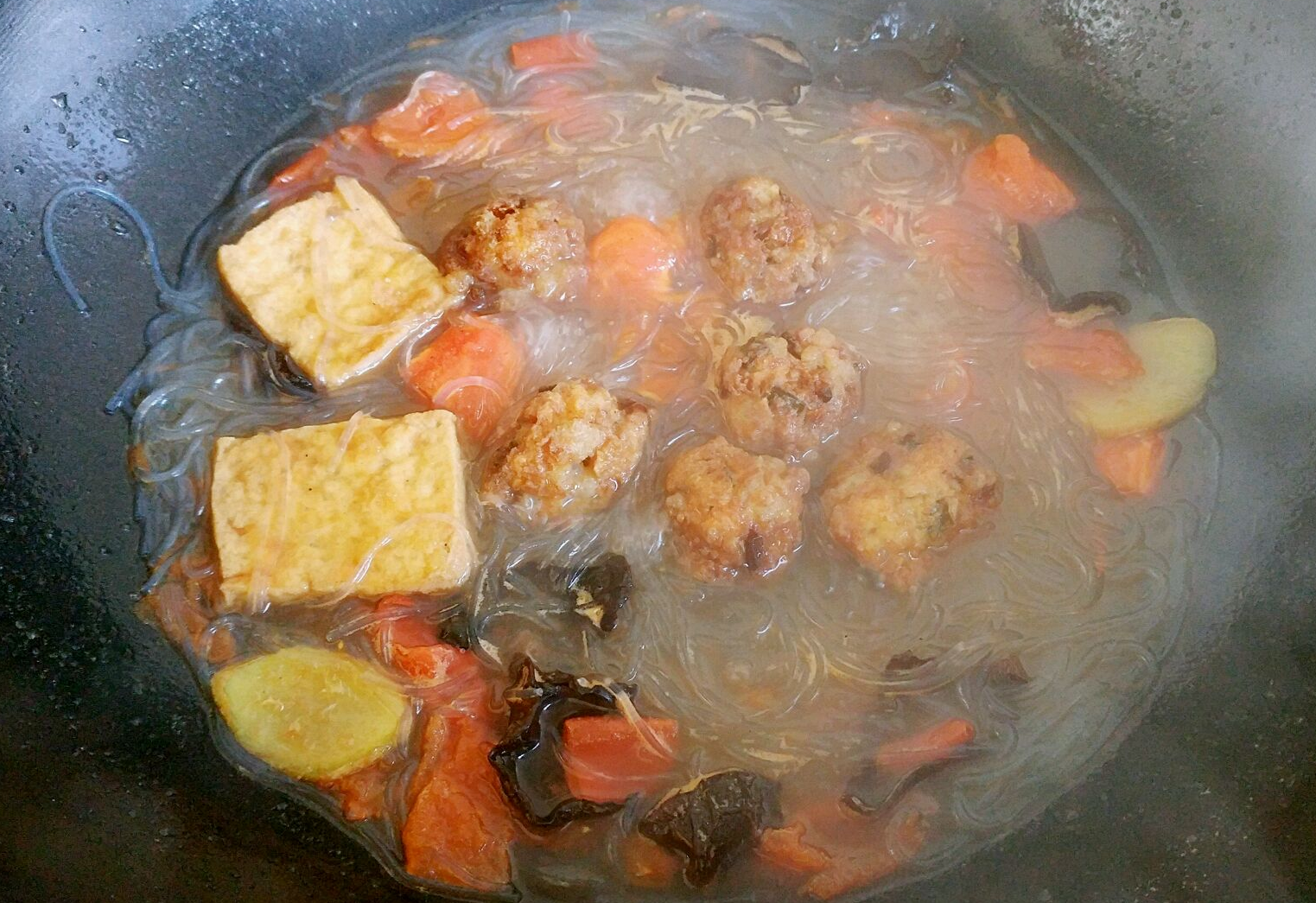 Boil water, add vegetarian meatballs on medium-low heat.