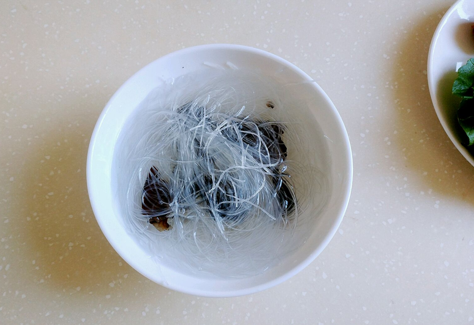 Soak glass noodles and wood ear mushrooms in cold water to soften.