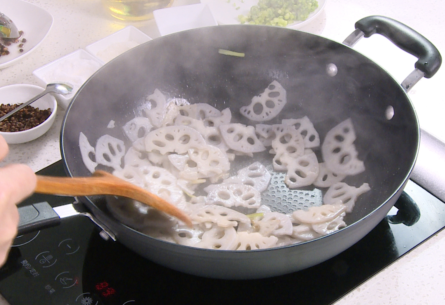 Season lotus root dish with sugar and vinegar for tangy taste, cook until tender.