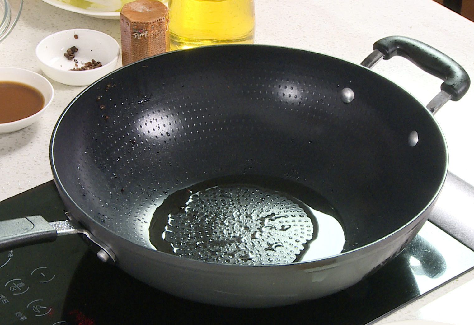 Infusing oil with Sichuan peppercorns for a flavorful base.