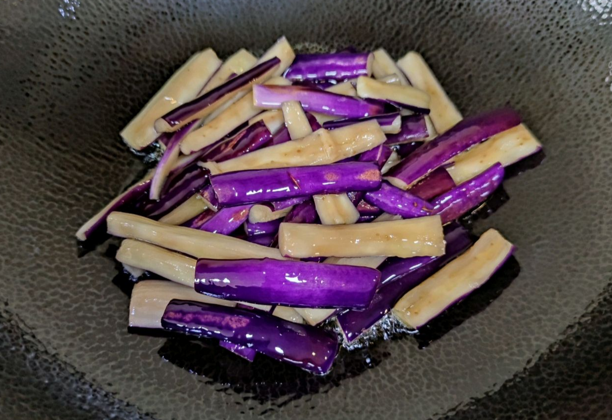 Stir-fry eggplant until color changes.