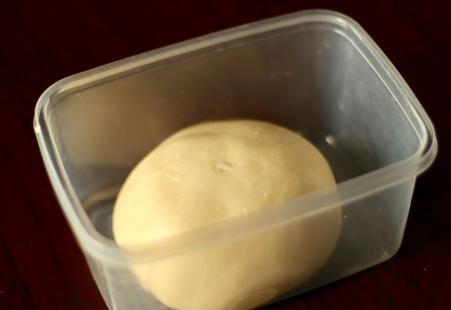 Ferment kneaded dough in a warm environment for 30 minutes.