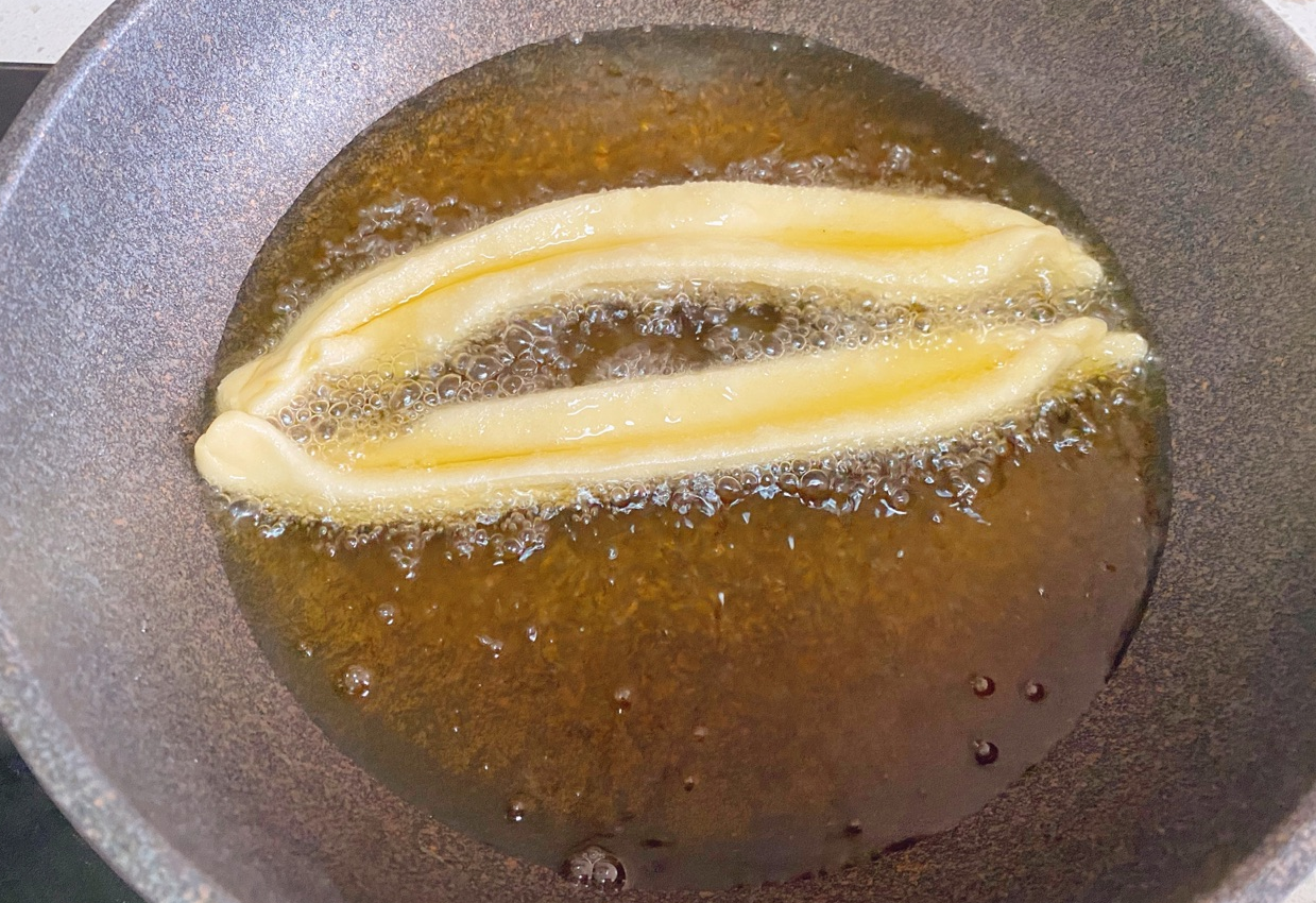 Instructions for frying donut sticks in hot oil carefully by Fry.