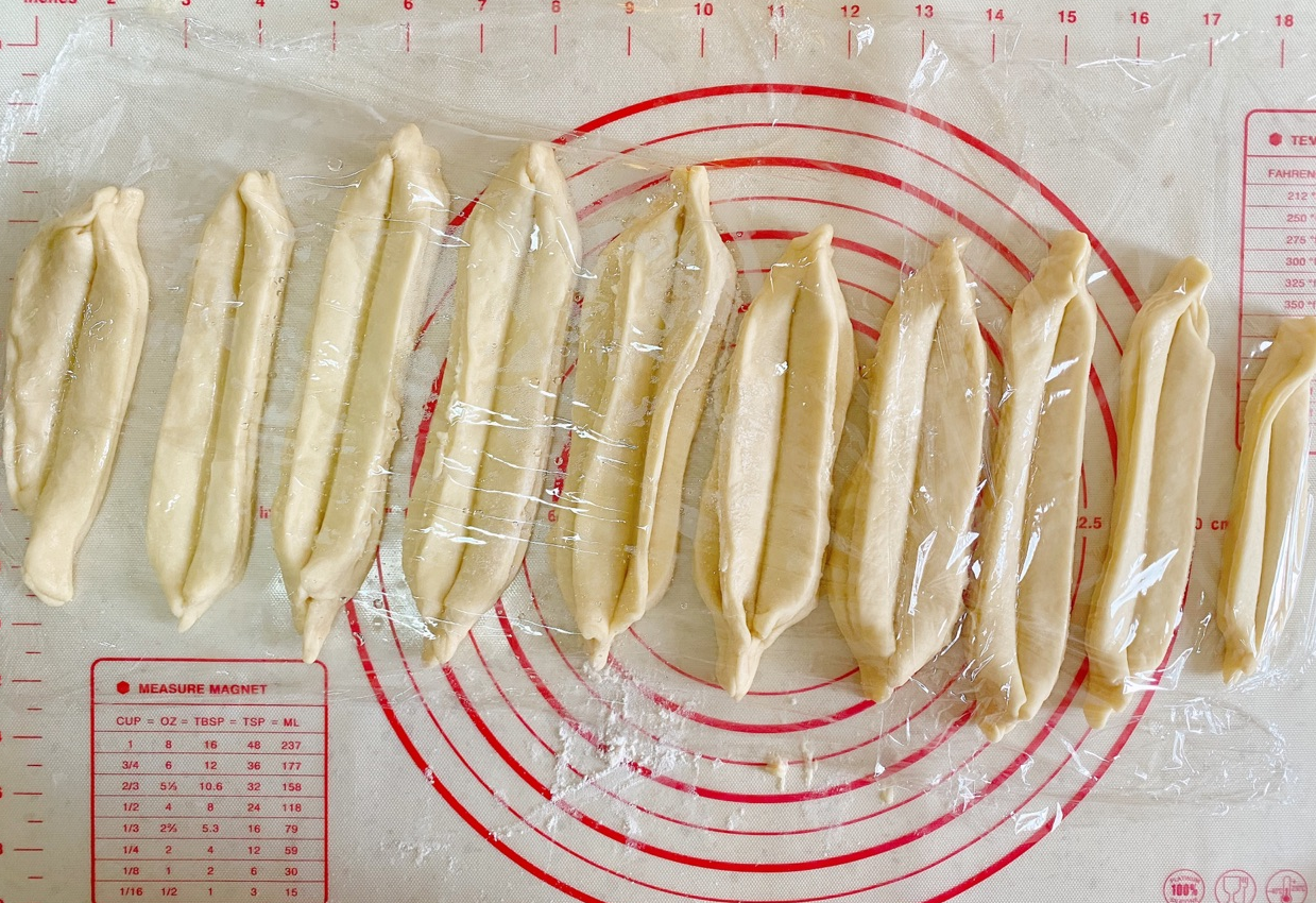 Cover dough with plastic wrap and let rest for 15 minutes for proofing.