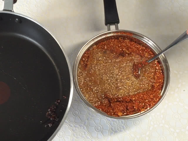 Gradually add oil to chili, stirring constantly, until well mixed.