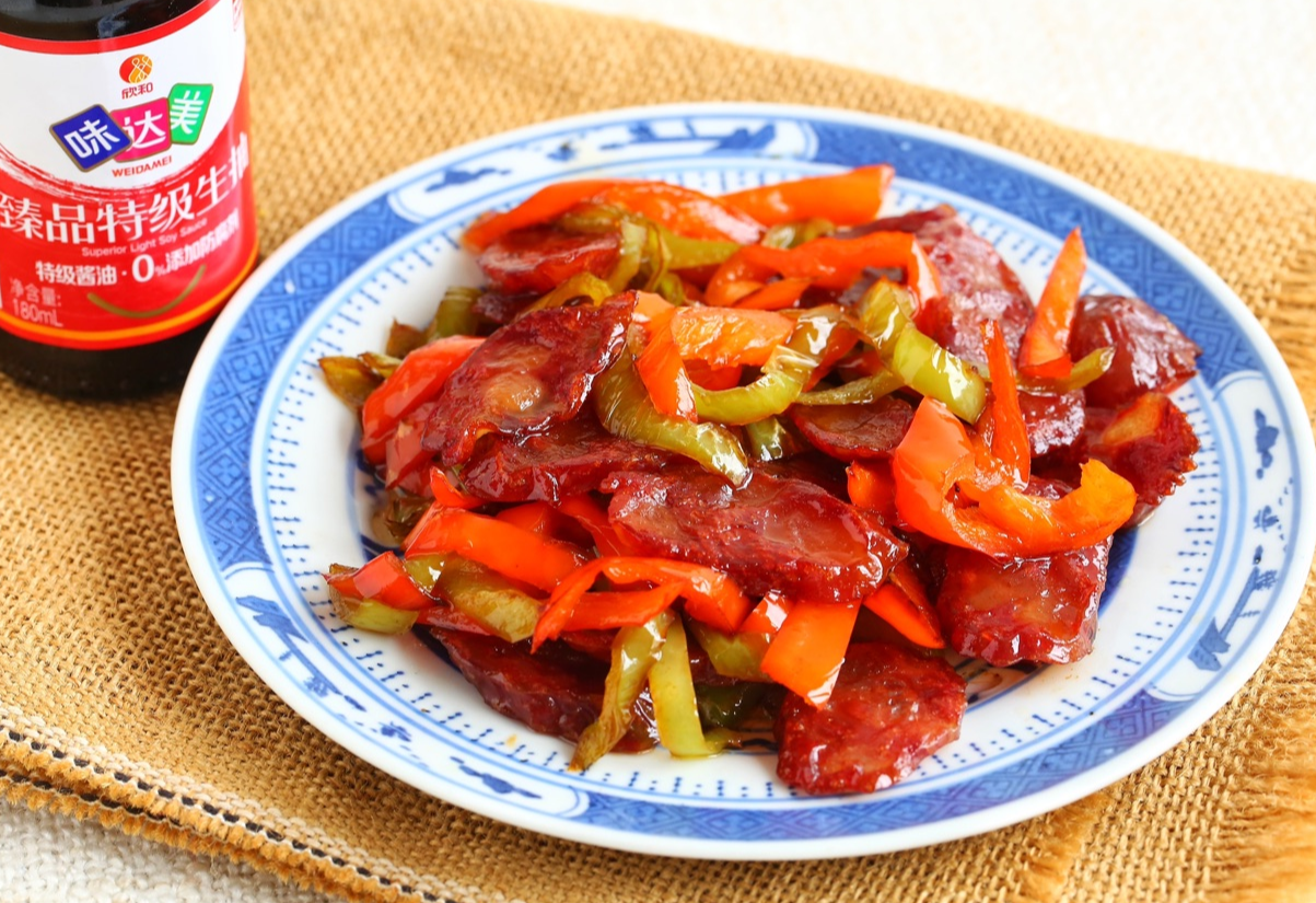 Stir-fry ingredients evenly for 1 minute before serving.