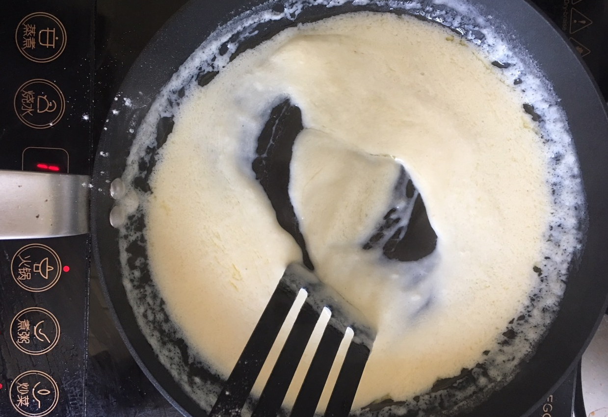 Simmer mixture on low until thick and creamy for white sauce.