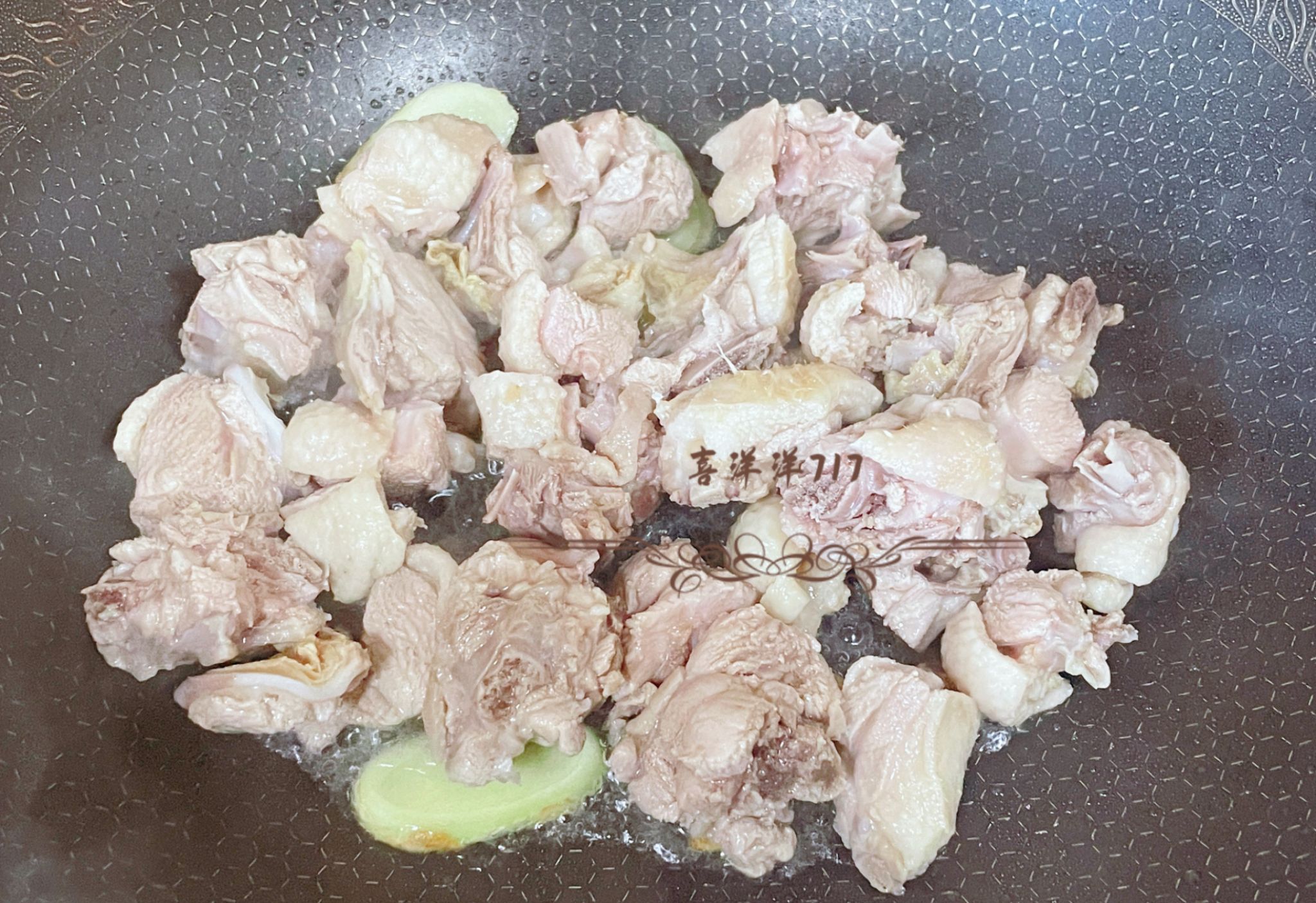 Heat oil, sauté ginger, add duck meat.