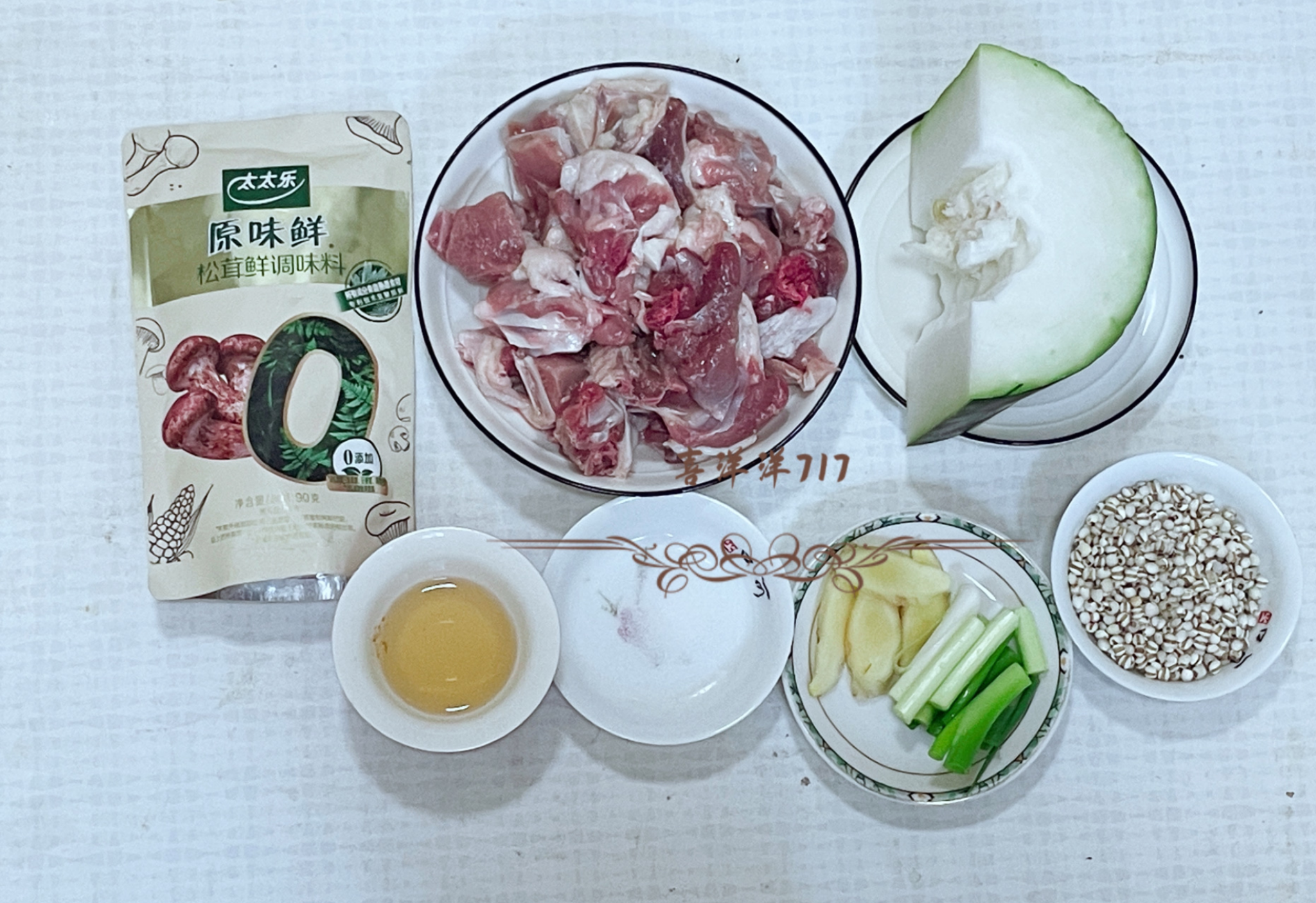 Preparation steps: Clean and cut duck meat, slice ginger and green onions, soak coix seeds.