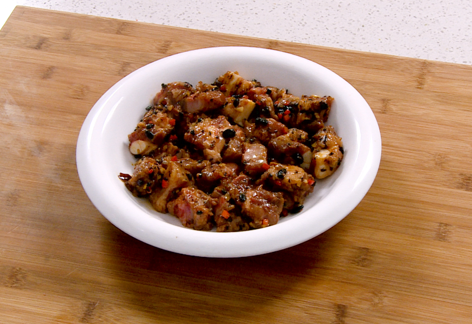 Cook marinated ribs in a pan for 3-5 minutes until coated with sauce, transfer to plate.