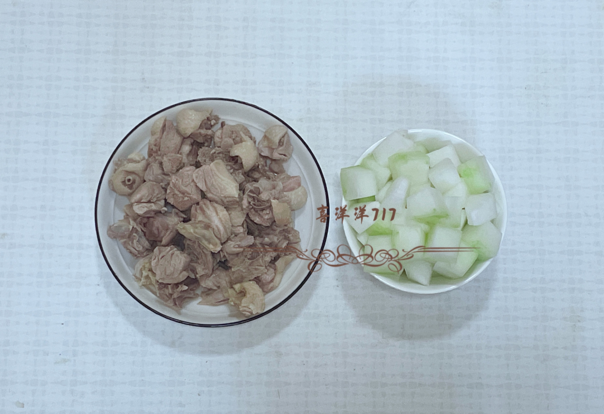 Cut 300g winter melon into cubes, set aside with drained duck meat.