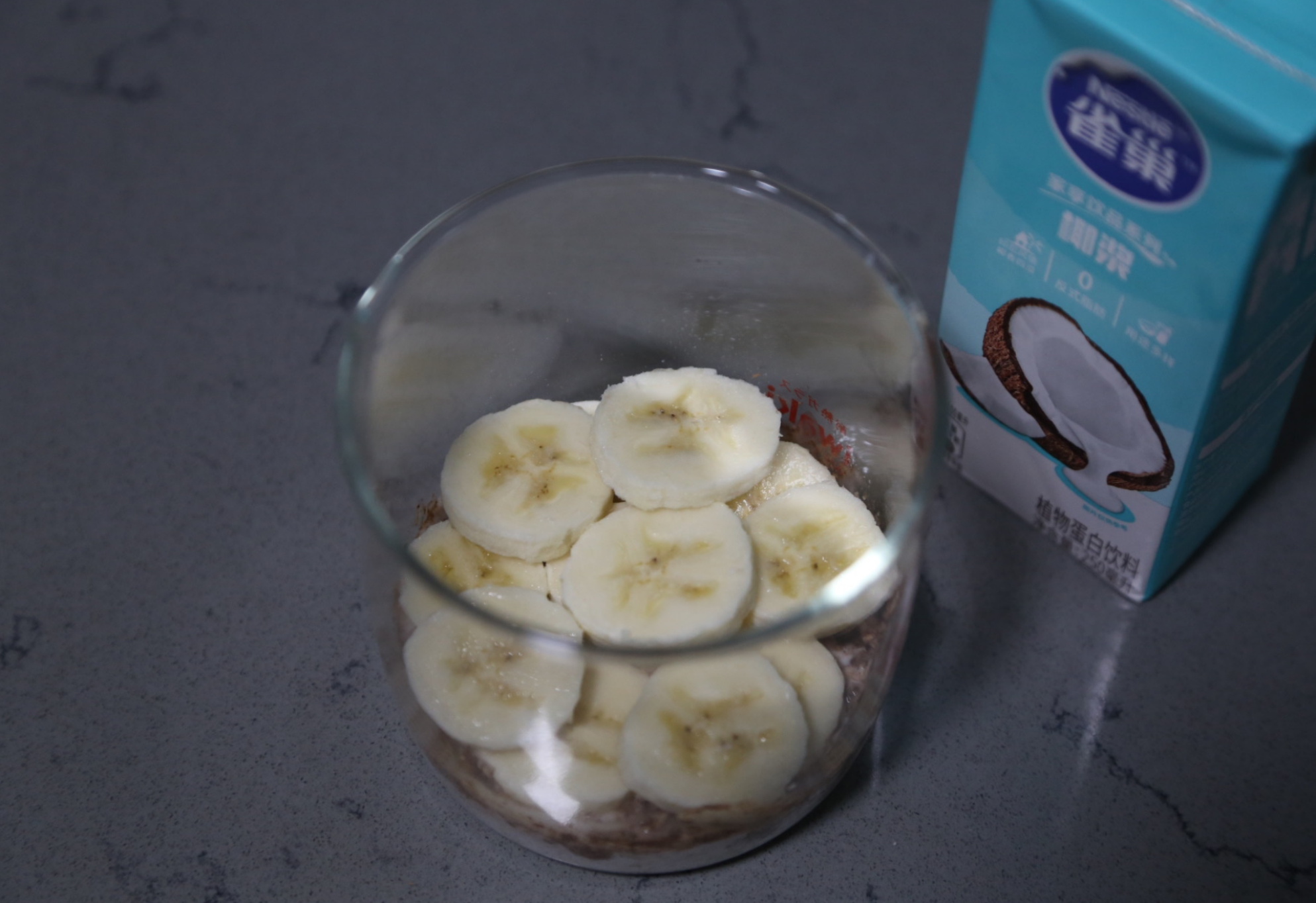 Add a layer of banana slices for extra flavor (50g).