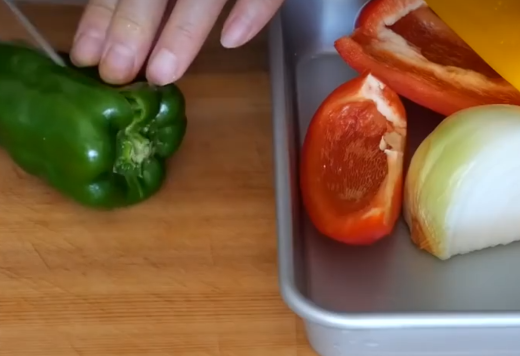 Prepare 20g each of onion, green pepper, and bell pepper for the veggies.