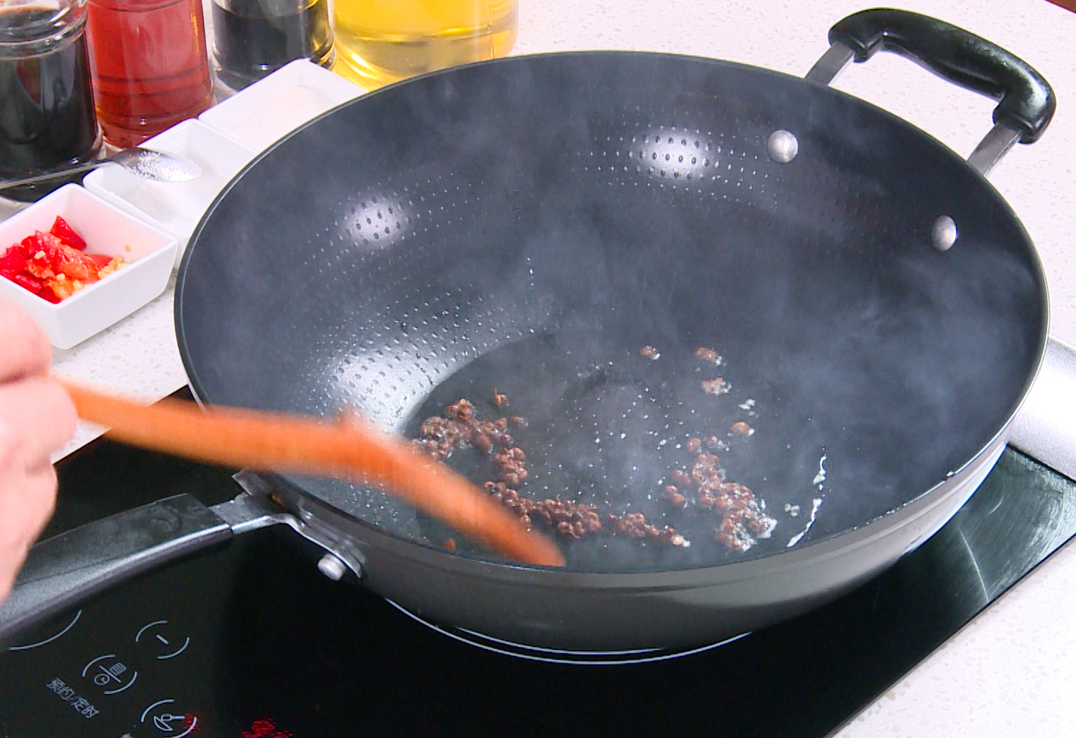 Heat oil in skillet, add Sichuan peppercorns, stir fry for 30 seconds until fragrant.