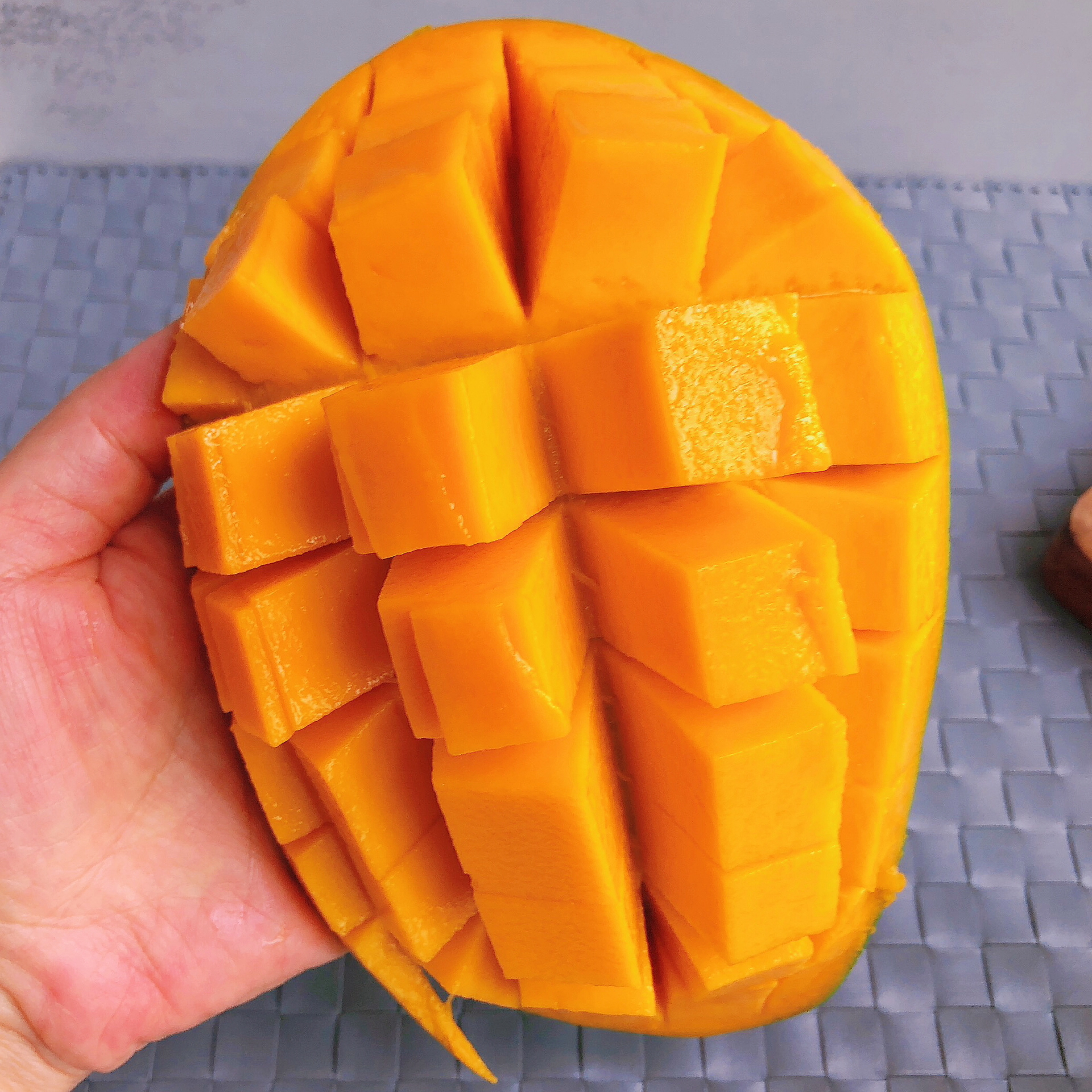 Prepare 100g mango: cut open and remove flesh.