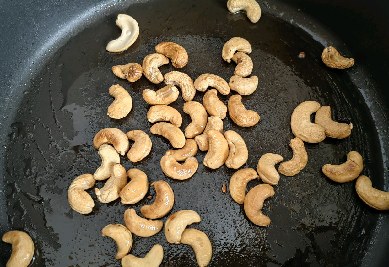 stir-fried cashew nuts