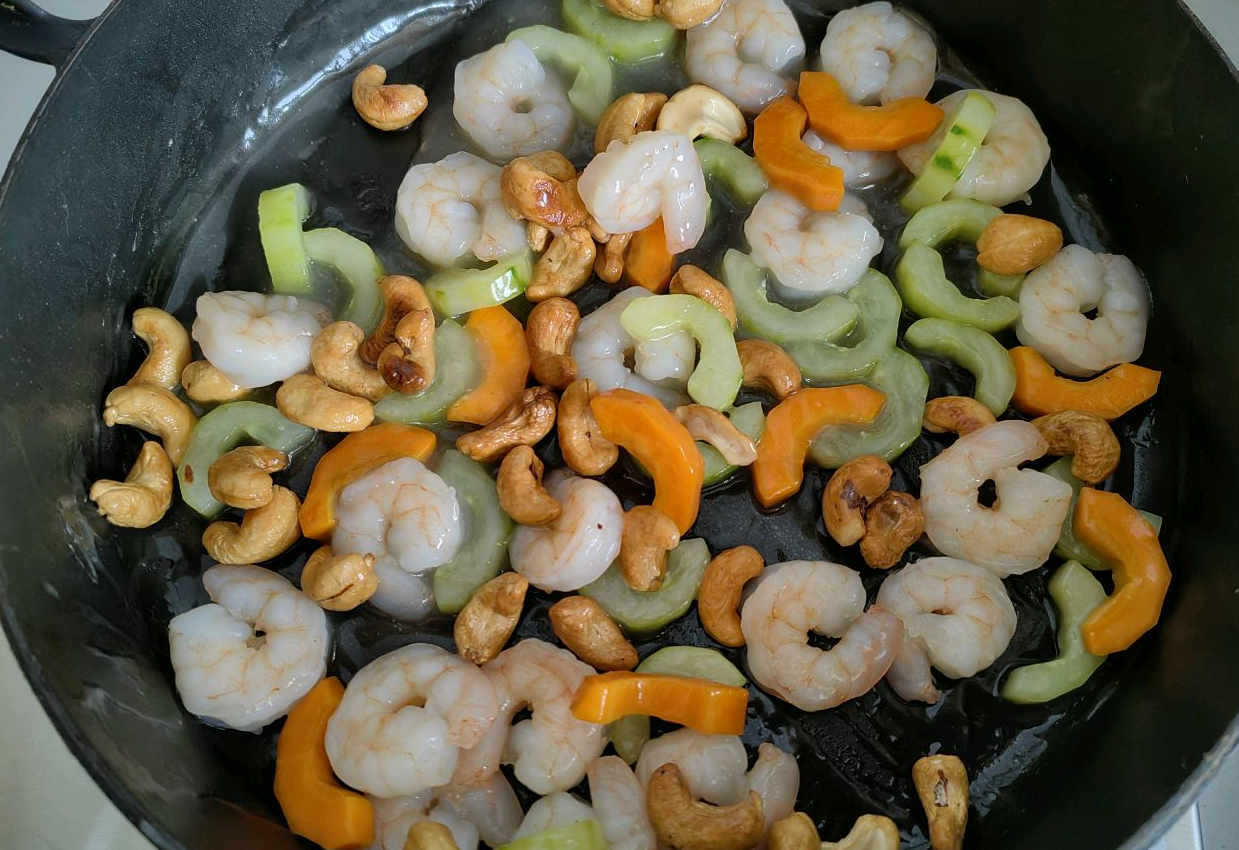 Cucumber and Carrot shrimp cashews