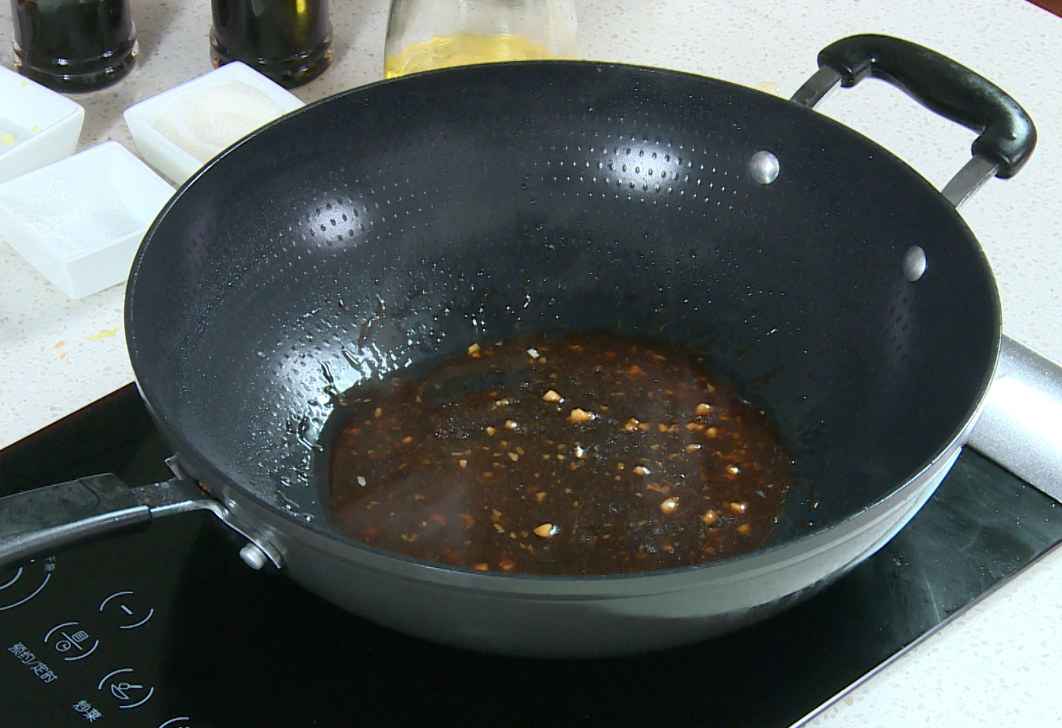 Make the Garlic Oyster Sauce Gravy