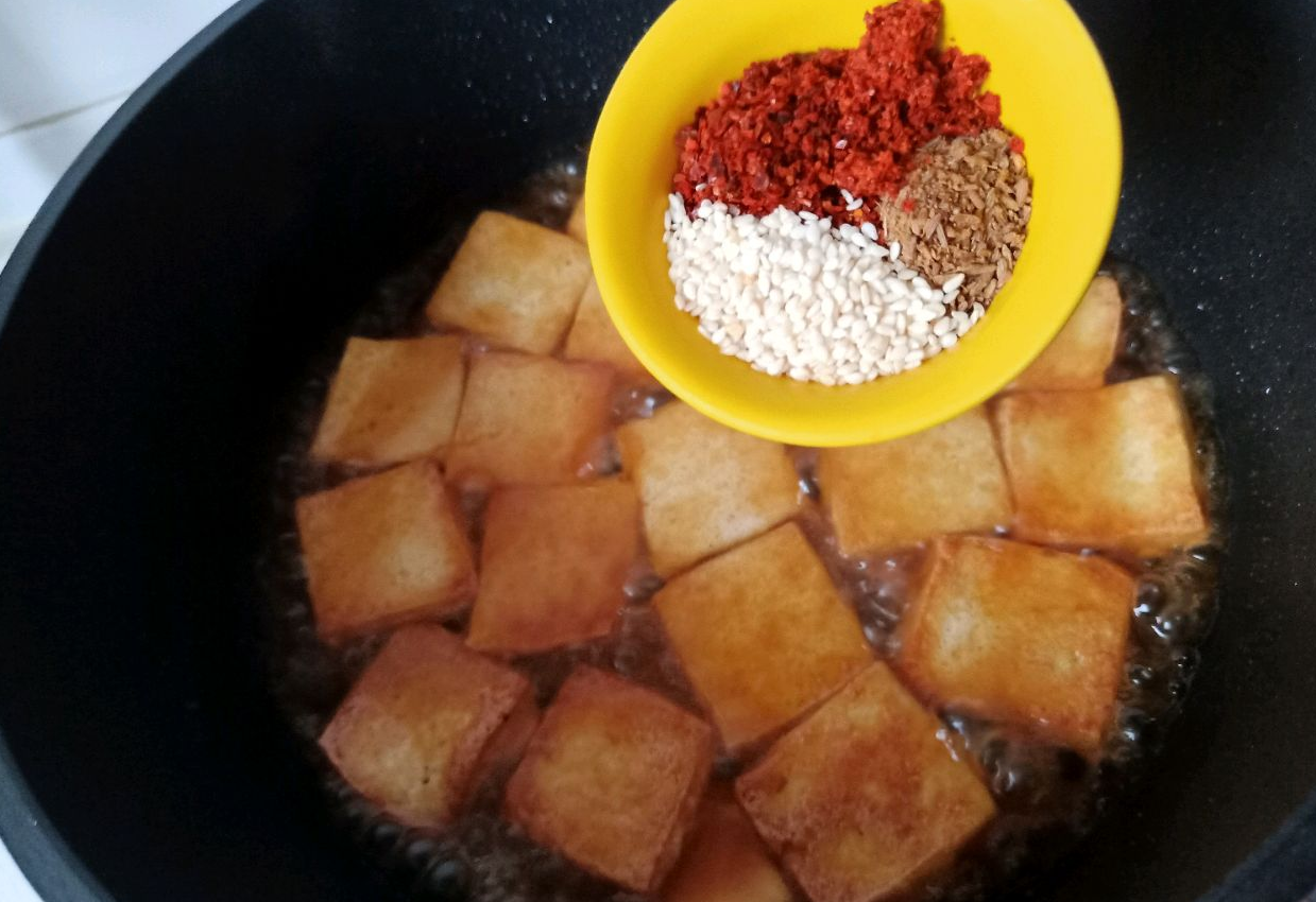 chili powder, cumin, sesame seeds,tofu