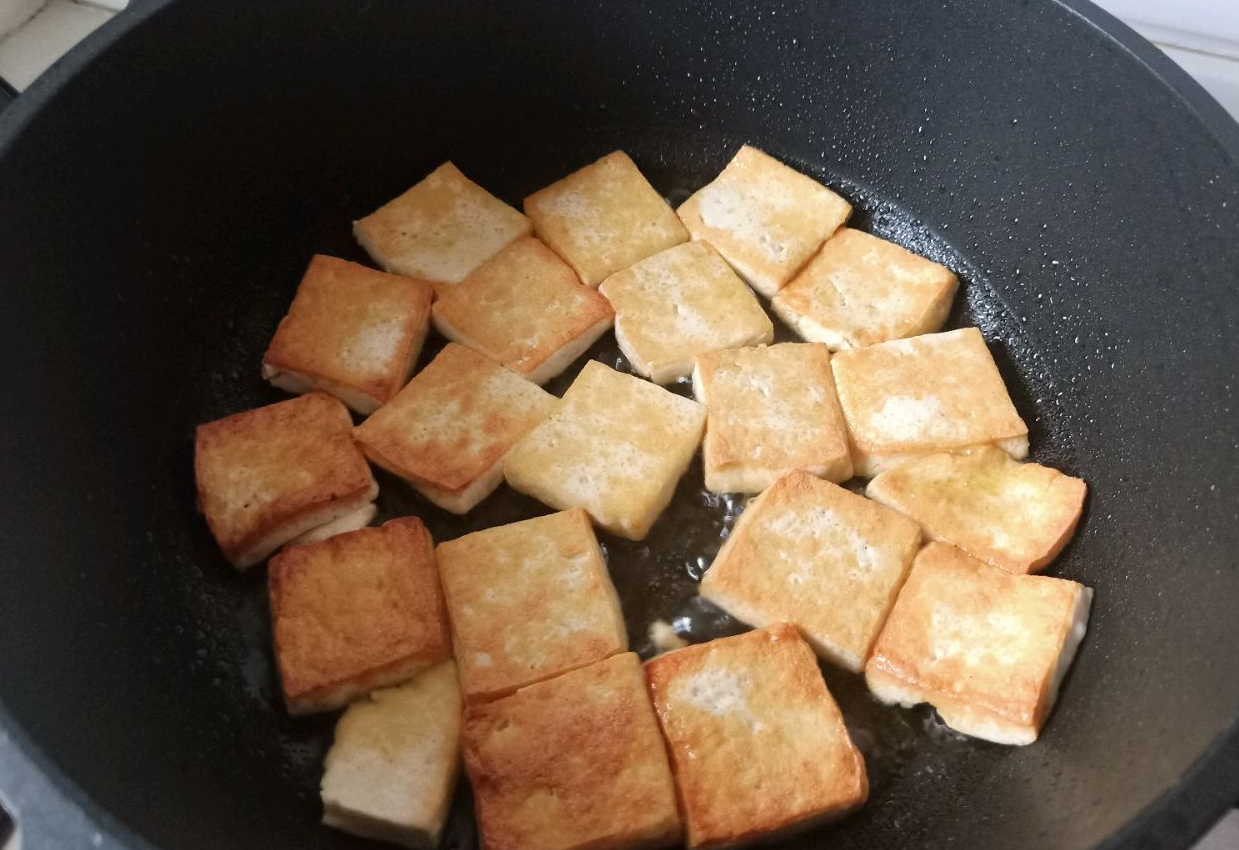 Fry the tofu