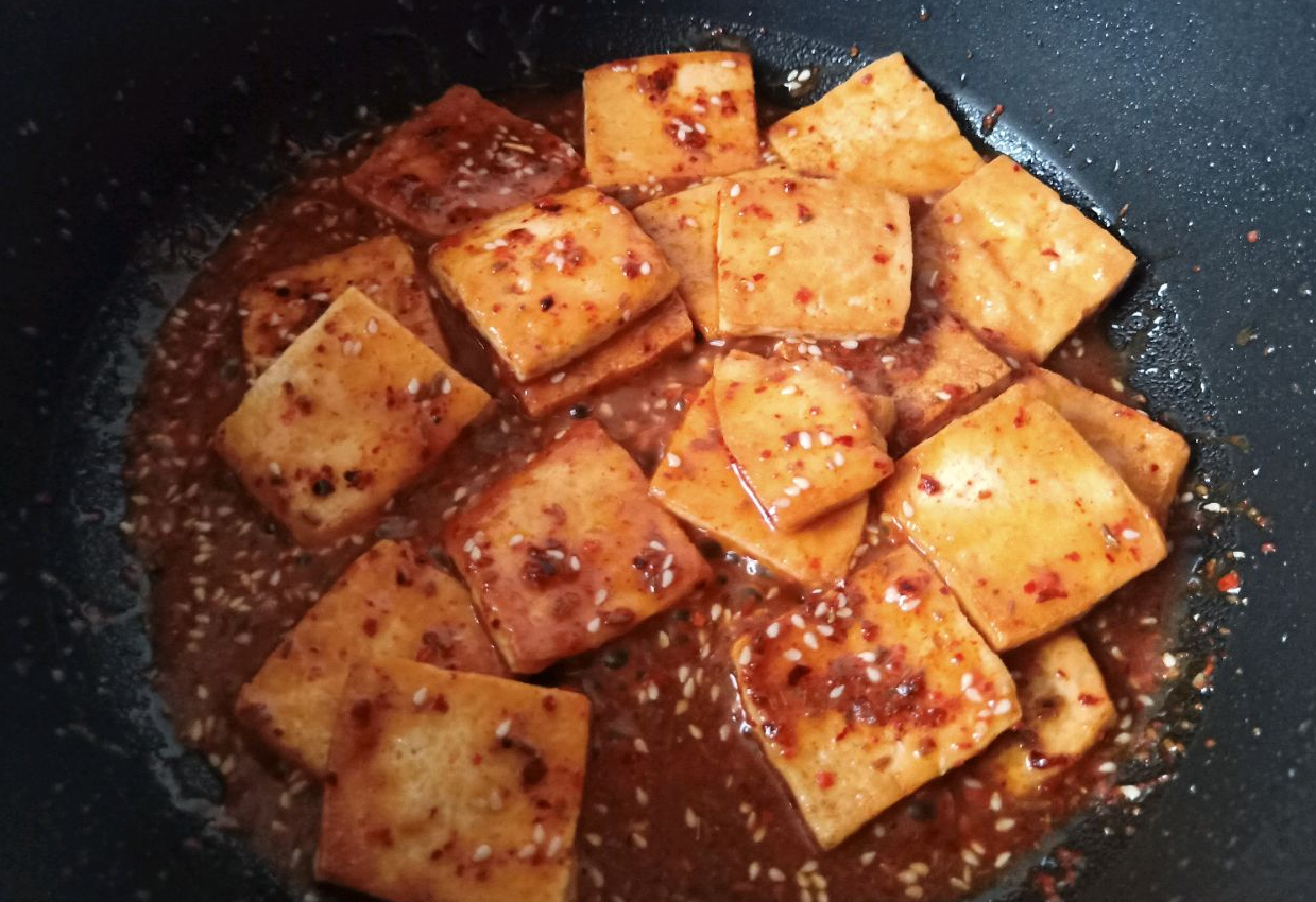 Stir-fry the tofu