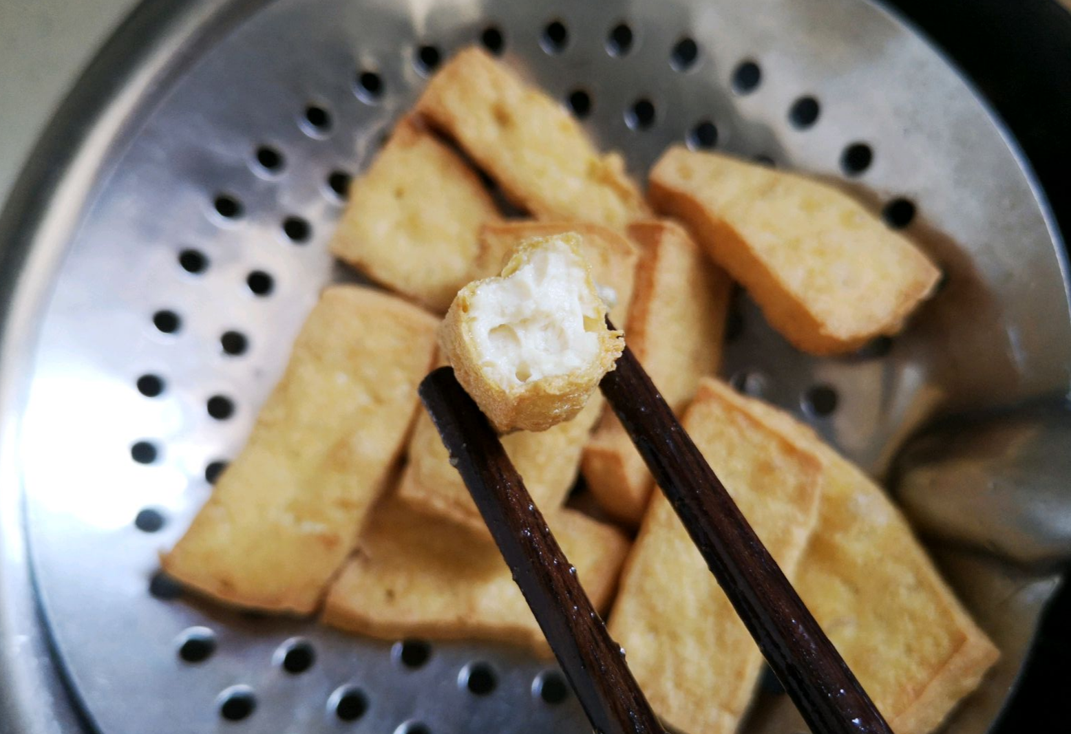 Fry until the tofu turns golden brown.