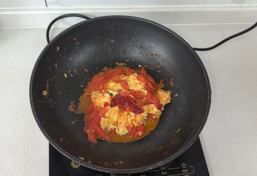 tomato sauce tomatoes and eggs