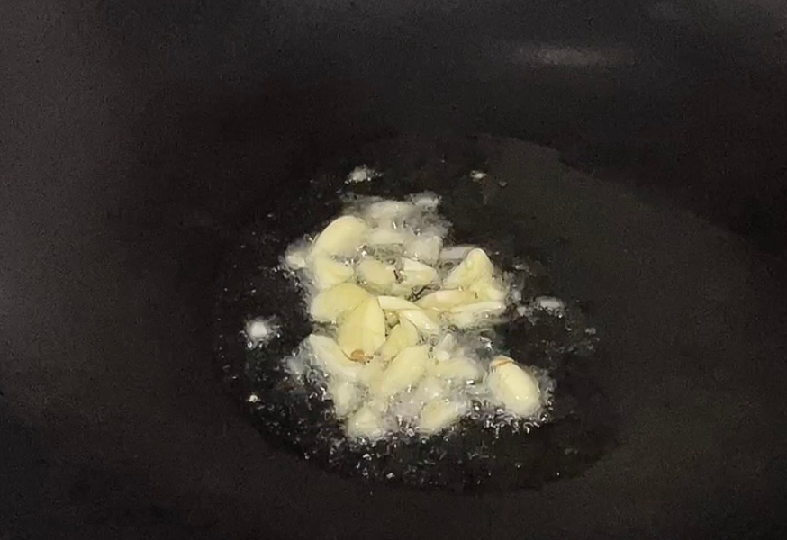 olive oil add garlic