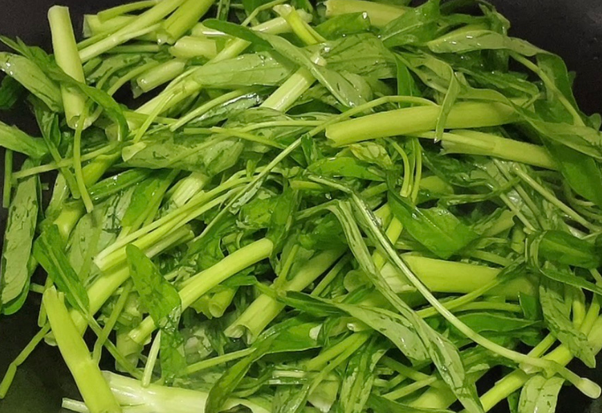 Add the water spinach to the pan.