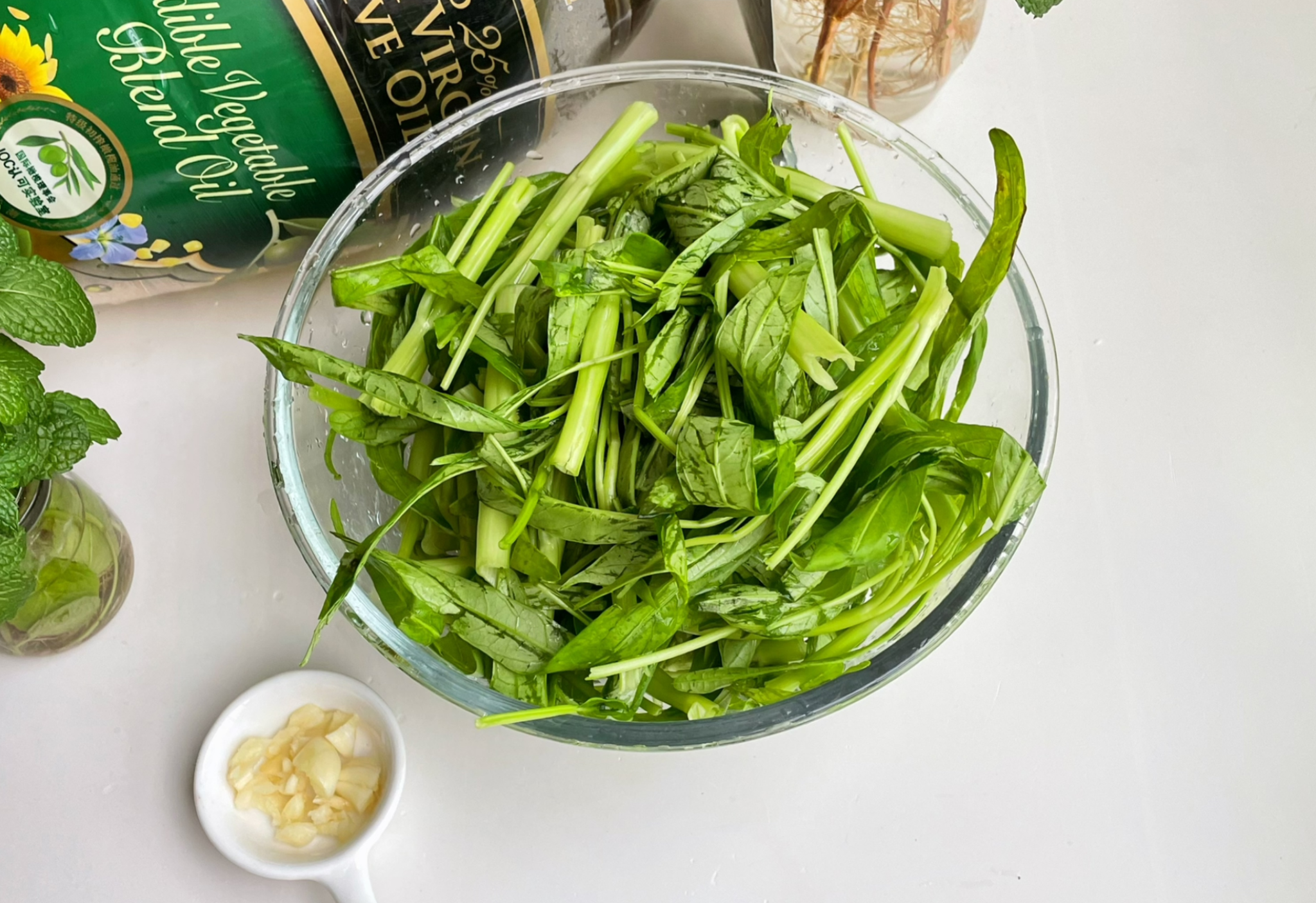 water spinach and garlic