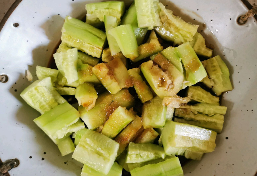 cucumbers,soy sauce,sesame oil