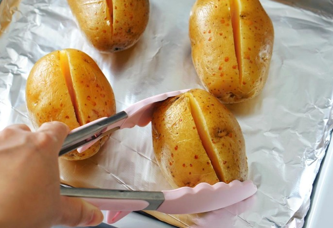 Cut open the Potatoes