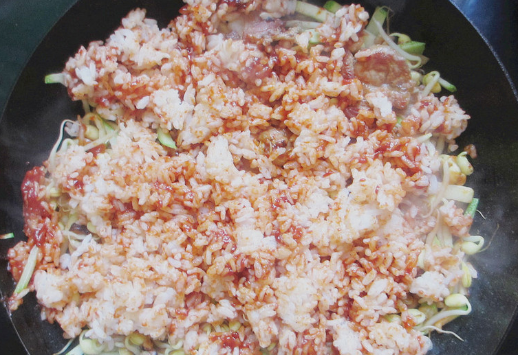 Fry Rice:chicken powder and 1 tablespoon of pepper