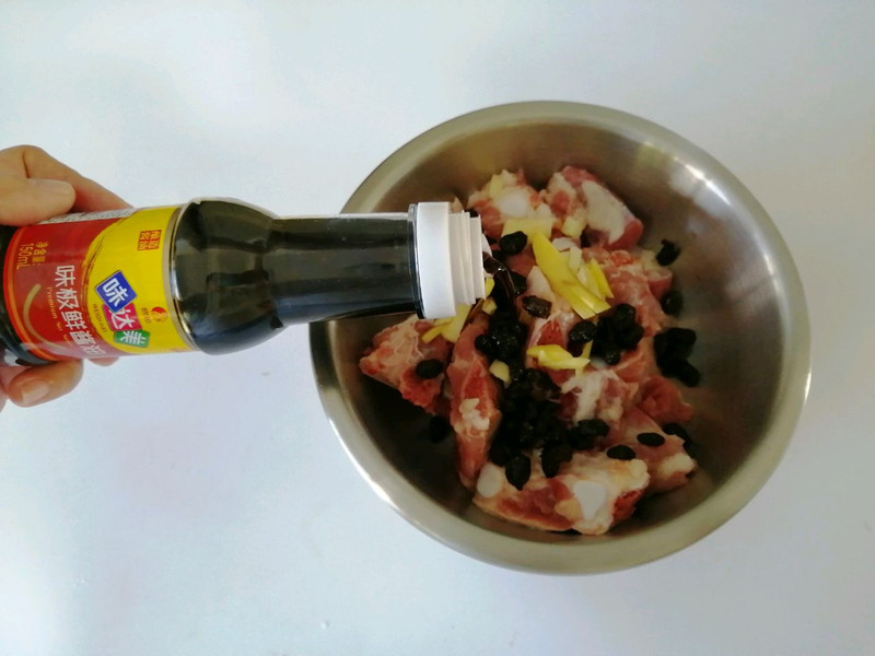 pork ribs,cooking oil,black beans.soy sauce