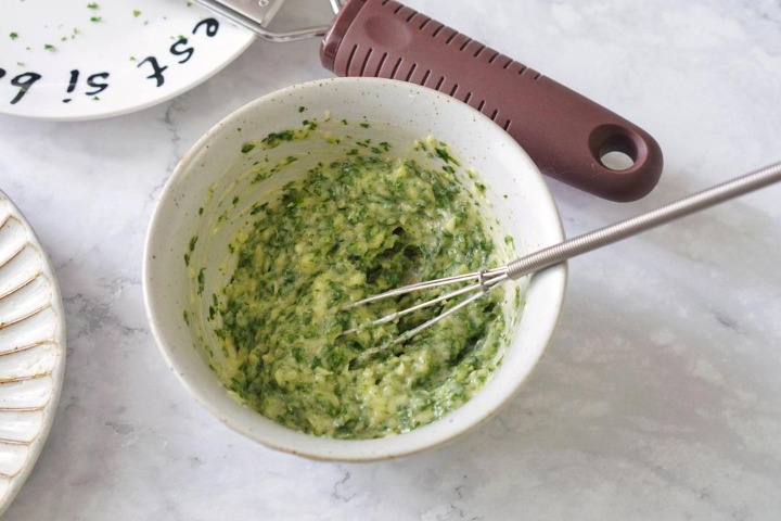 Mix the garlic, parsley, salt