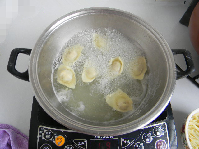 boiling the wontons