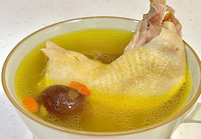 Homemade Refreshing Chicken Broth